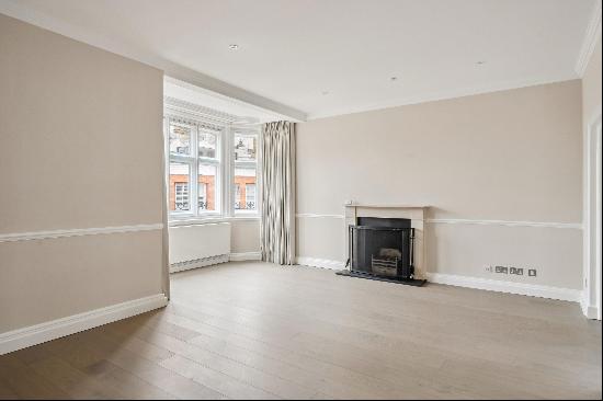 A 4 bedroom apartment to rent on Cadogan Gardens, SW3.