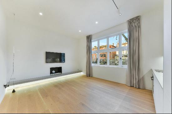 A modern first floor lateral apartment available to rent in Hampstead, NW3