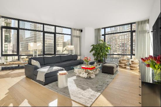 This exceptional 4-bedroom, 4-bathroom Tribeca residence at the coveted 200 Chambers St