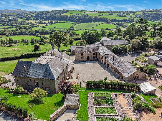 A beautifully refurbished farmhouse set in a peaceful position on the edge of Dartmoor Nat