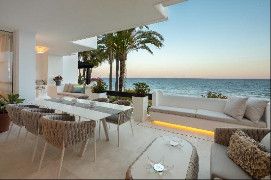 An exceptional duplex penthouse with a brilliant terrace directly overlooking the sea.