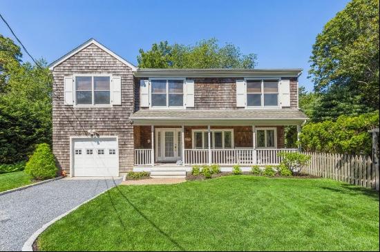 Beautifully renovated Southampton Traditional. This sun-filled, immaculate, newly decorate