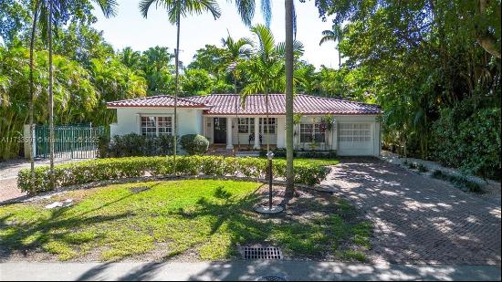 Charming and elegant home in the heart of Coral Gables! This tastefully furnished home fea