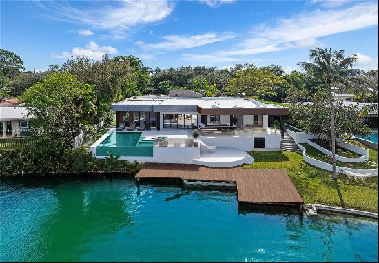 Welcome to the most iconic artist-inspired home on Sky Lake! This serene oasis features un