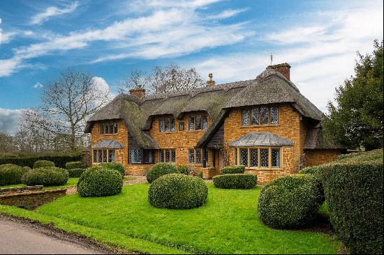 A charming and beautifully presented thatched house with a gated entrance and private driv