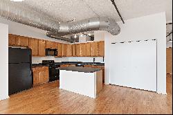 You’ll love this spacious 2 bed 2 bath condo in exciting Downtown West