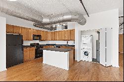 You’ll love this spacious 2 bed 2 bath condo in exciting Downtown West