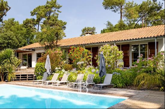 HOSSEGOR - DISTINGUISHED VILLA NEAR GOLF, LAKE & BEACHES