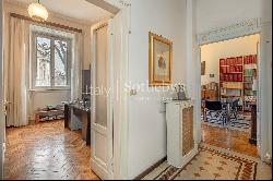 Property with period details and views on the Arco della Pace