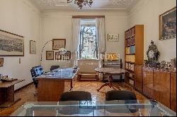 Property with period details and views on the Arco della Pace