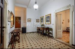 Property with period details and views on the Arco della Pace