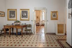 Property with period details and views on the Arco della Pace