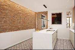 Refurbished apartment with original elements in l'Antiga Esquerra de l'Eixample