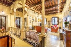 Elegant Apartment with Panoramic Terrace in the Heart of San Gimignano