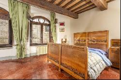 Elegant Apartment with Panoramic Terrace in the Heart of San Gimignano