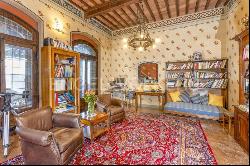 Elegant Apartment with Panoramic Terrace in the Heart of San Gimignano