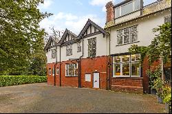 Adlington Road, Wilmslow, Cheshire, SK9 2BJ