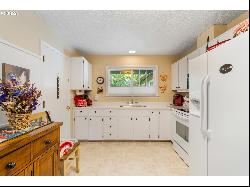 16808 SW Inverurie Rd, Lake Oswego OR 97035