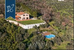 Villa with outbuilding and big park for sale in the heart of the Tuscan hills