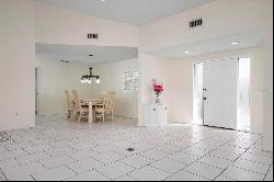 1915 Pebble Beach Ct, Venice, FL 34293