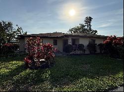 3208 Vivienda Blvd, Bradenton, FL 34207