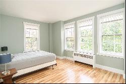 “ CHARMING ONE-BEDROOM APARTMENT IN HISTORIC FOREST HILLS GARDENS”