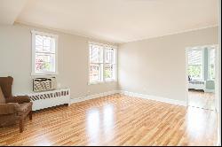 “ CHARMING ONE-BEDROOM APARTMENT IN HISTORIC FOREST HILLS GARDENS”