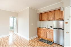 “ CHARMING ONE-BEDROOM APARTMENT IN HISTORIC FOREST HILLS GARDENS”