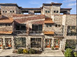 Elegant Townhome In West Midtown