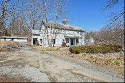 Beautifully Renovated and Expanded Carriage House