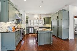 Beautifully Renovated and Expanded Carriage House