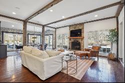 Beautifully Renovated and Expanded Carriage House