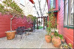 Charming  Downtown Napa Condo 