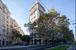 Renovated apartment with terrace in Avenida Diagonal, next to Francesc Macia