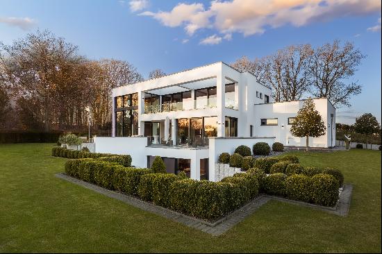 Elegance and technological perfection - villa on the outskirts of Hamburg