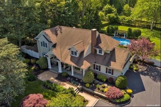 Elegant Post-Modern 4 bedroom Colonial. Welcome to this exquisite home, professionally des