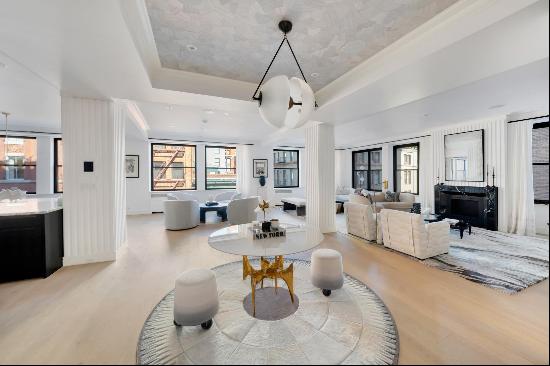 Located on one of Tribeca's most coveted cobblestone streets, Apartment #4 is a renovat