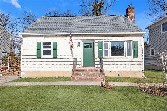 WELCOME TO 15 SCHOOL STREET in PORT WASHINGTON !! This Totally Renovated Cape Boasts 4 Bed