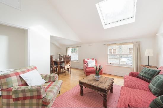 A beautifully presented, south-facing first-floor apartment with access to a communal gard