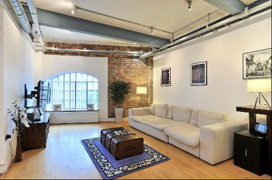 1 bedroom duplex apartment to rent in St Katharine's Way, Wapping