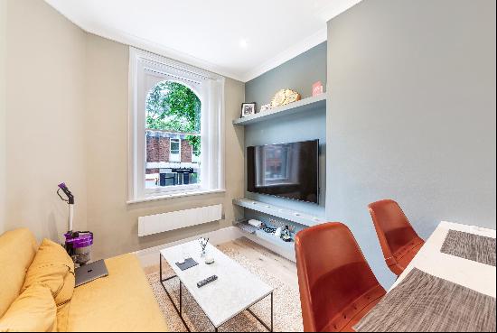 A stylish and modern apartment available to rent in the heart of Hampstead.