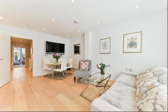 Large 2 bedroom duplex apartment to rent in Globe View House, SE1.