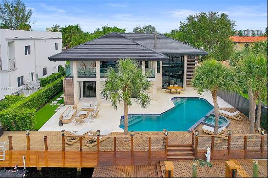 Experience luxury in this stunningly remodeled waterfront pool home in Miami. This furnish