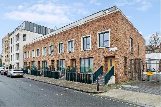 Modern Split Level Duplex Close to Ravenscourt Park with Off Street Parking