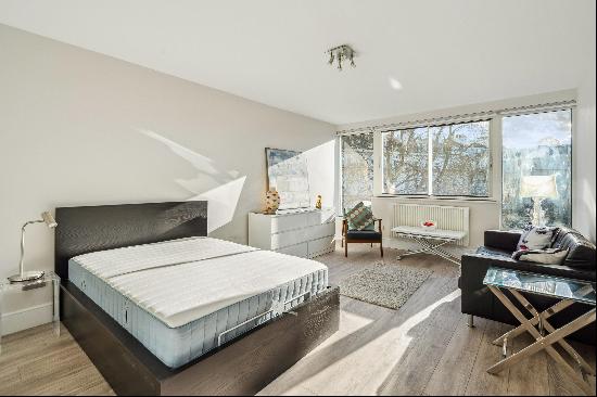 A refurbished studio apartment to rent in Notting Hill, W11