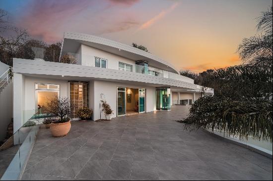 bespoke residence on the hills of Houghton Estate