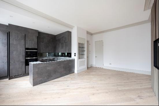 Spacious and modern second-floor apartment in a prime Notting Hill location, W11