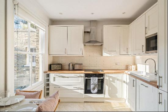 A charming two bedroom flat for rent in Chelsea, SW10