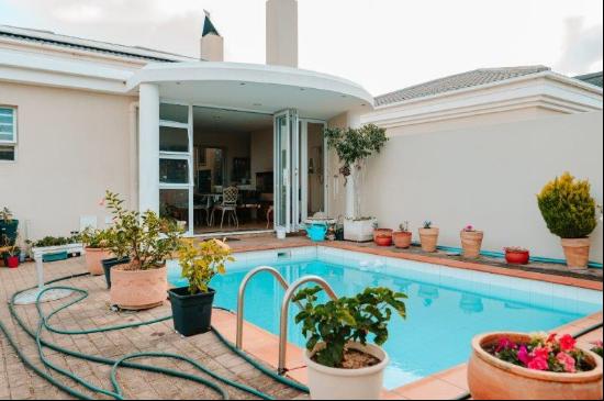 comfort and versatility in picturesque Stilbaai