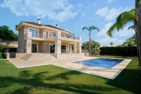 Comfortable six bedroom villa in Los Flamingos, East Estepona